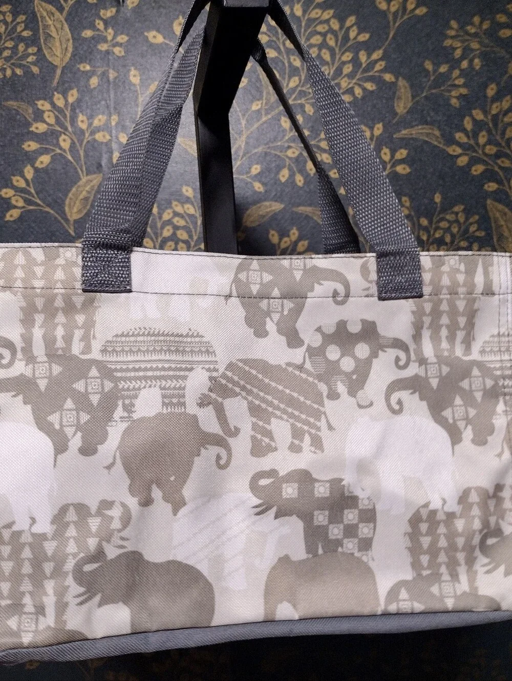 NEW Thirty one elephant Parade All In organizer